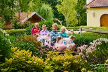 Schweinchenbahn mit Kindern